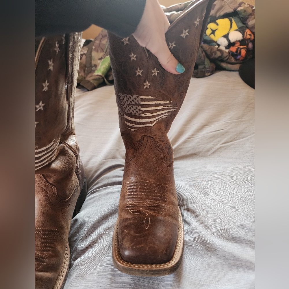 Women cowgirl boots